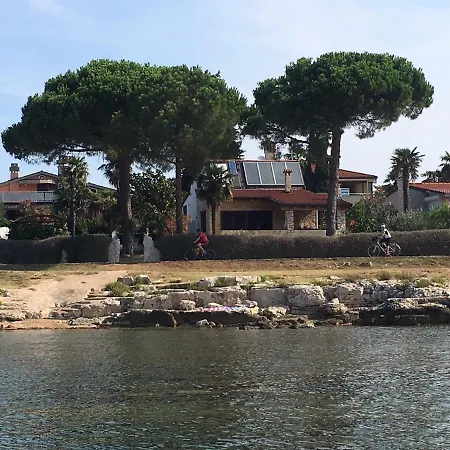 Karigador Beach House Exterior photo
